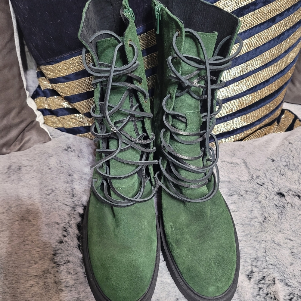Combat boots